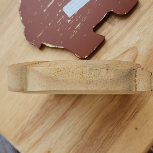 2 -- WOODEN CARVED 🐖 PIGS WALL HANGING. - Picture 4 of 7